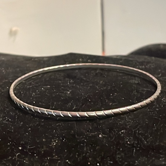 8” mixed metal polished silver tone diamond etched stackable bangle bracelet - Picture 3 of 12